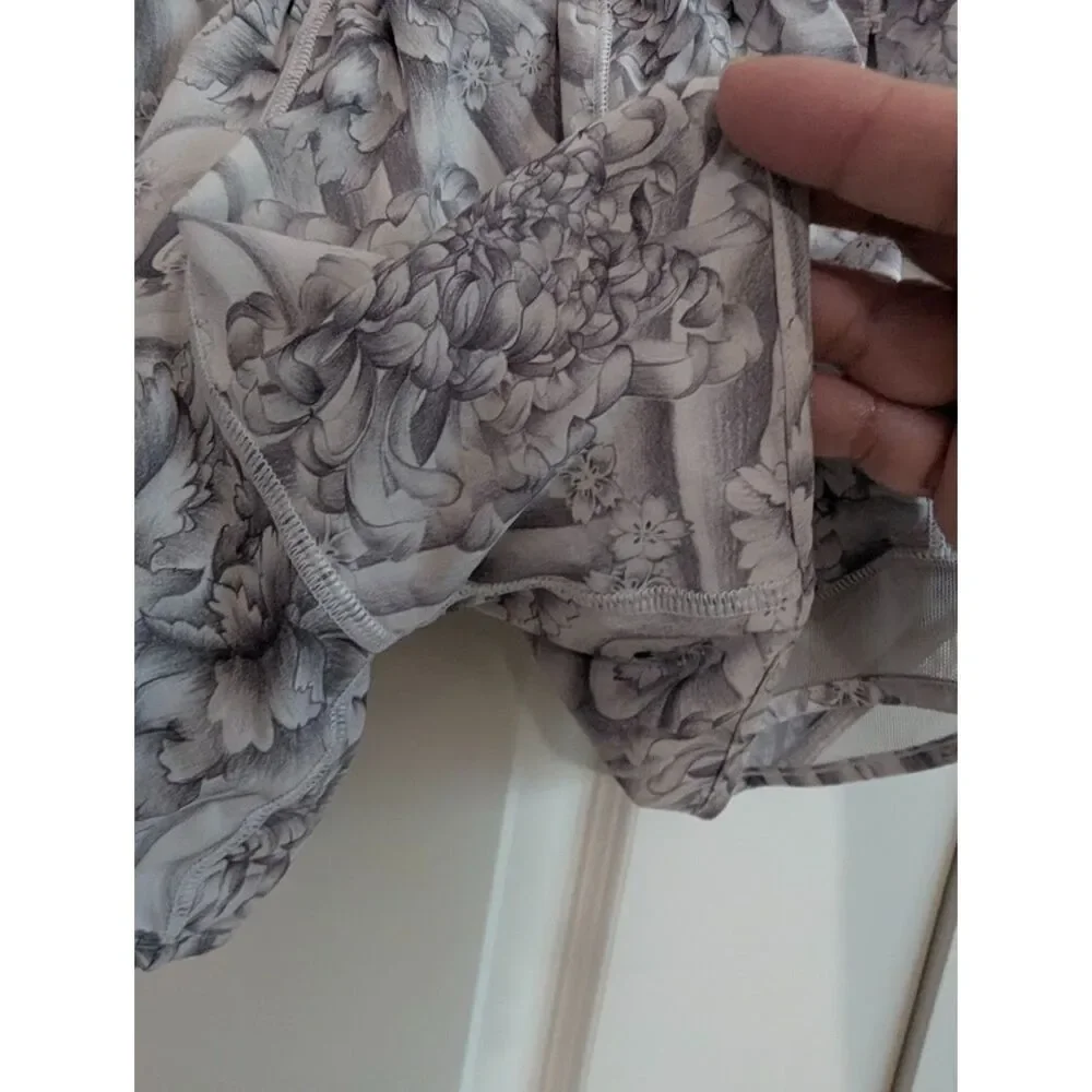 Lululemon Size 2 Hotty Hot Shorts 4